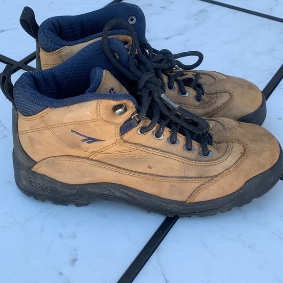 womens walking boots size 6